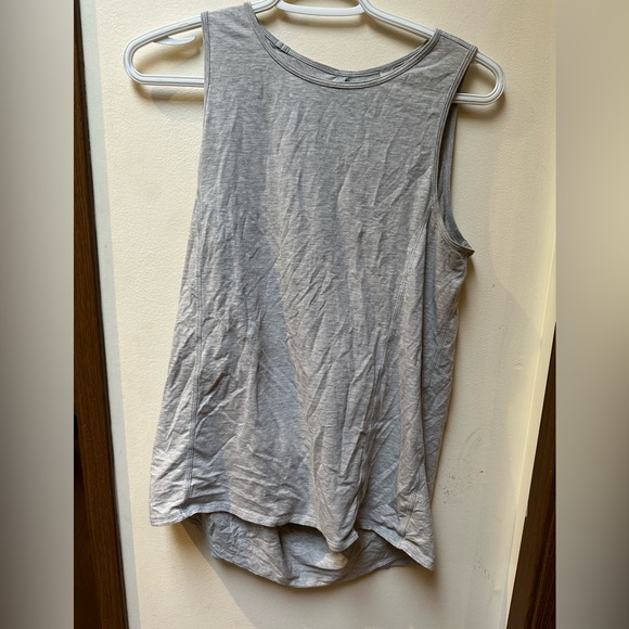 Lululemon top with keyhole back - Picture 1 of 3